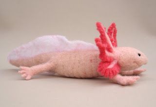 Felted Axolotl, Mini Felt Animals, Felt Patterns Free, Needle Felting Diy, Felt Ideas, Water Animals, Wet Felt, Needle Felting Projects, Felt Pattern