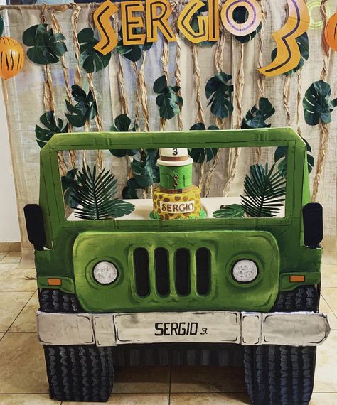 Jeep Birthday Party, Jeep Decorations, Jeep Birthday, Safari Birthday Party Decorations, Car Adventure, Jungle Theme Birthday Party, Jungle Party Decorations, Jungle Thema, Boys First Birthday Party Ideas