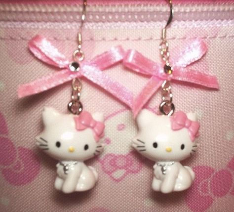 Charmy Kitty, Hello Kitty Earrings, Charmmy Kitty, Hello Kitty Aesthetic, Hello Kitty My Melody, Hello Kitty Items, Cat Earrings, Pink Princess, Sanrio Characters