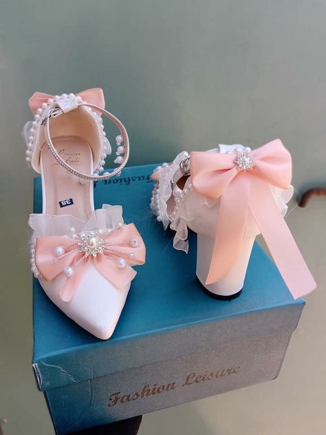 Pink Princess Shoes, Outfits Aesthetic Coquette, Princess Heels, Shoe Hacks, Coquette Kawaii, Fairy Shoes, Sneakers Luxury, Kawaii Shoes, Heels Outfits