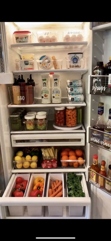 Full Refrigerator Food, Small Fridge Organization Ideas, Healthy Fridge, Storage Inspiration, Fridge Organisers, House Organisation, Lost 100 Pounds, Quit Drinking, Kitchen Organization Pantry