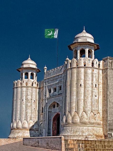 Lahore Fort, Pakistan Home, Pakistani Art, Pakistan Culture, Beautiful Pakistan, Pakistani Culture, Dress Swimwear, Pakistan Travel, Pakistan Zindabad