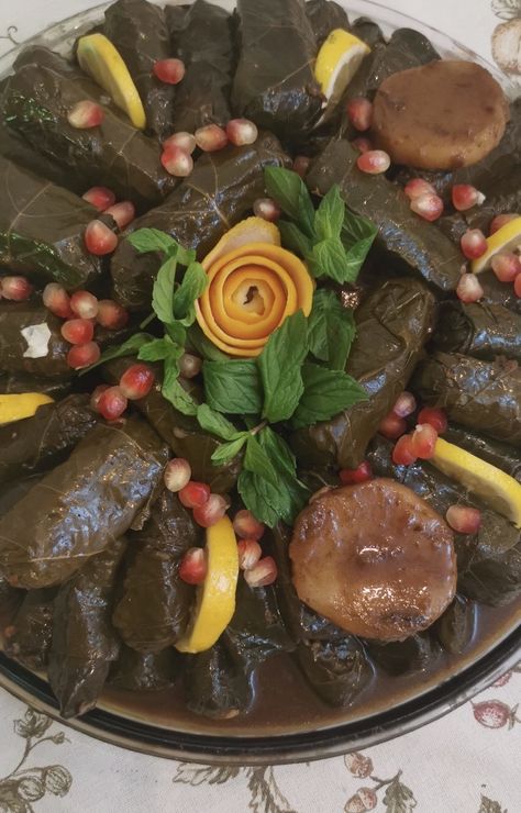 Arab Food Recipes, Vegetarian Catering, Arab Food, Syrian Food, Food Catering, Lebanese Recipes, Foods Recipes, Middle Eastern Recipes, Arabic Food