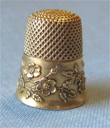 Thimble Aesthetic, Thimble Tattoo, Vintage Thimbles, Thimble Art, Vintage Sewing Notions, Antique Hats, Needle Cases, Vintage Sewing Machines, Sewing Baskets