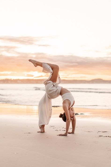 womens day modelki fitness yoga workout yoga yoga fitness yoga workouts yoga outfit yoga meditation yoga aesthetic yoga inspiration yoga pants outfit yoga body Beach Yoga Poses, Yoga Photoshoot Ideas, Yoga Content, Pilates Inspiration, Yoga Shoot, Yoga Pics, Photo Yoga, Yoga On The Beach, Yoga Poses Photography