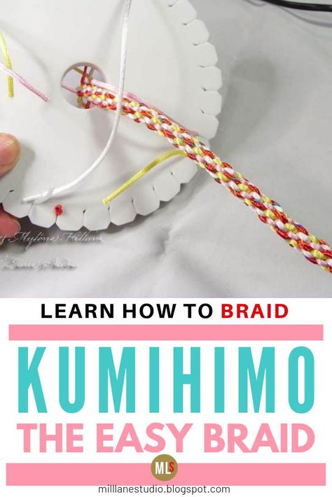 Learn how to Kumihimo! This easy craft is a great way to make braided jewellery. There are just 3 SIMPLE STEPS that you repeat over and again so once you get the hang of it, it's a project you can do in front of TV. This Kumihimo tutorial shows you how to turn your braid into a bracelet. 4 Color Kumihimo Patterns, 8 Strand Kumihimo Patterns, Kumihimo Tutorial Beginner, Kumihimo Patterns Tutorial, Kumihimo Tutorial, Kumihimo Disk, Japanese Braiding, Kumihimo Braiding, Kumihimo Jewelry