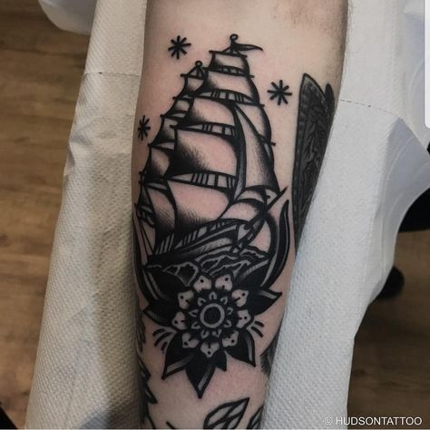 Traditional Ship Tattoo, Sailor Jerry Tattoo Flash, Pirate Ship Tattoo, Boat Tattoo, Simple Arm Tattoos, Traditional Tattoo Inspiration, Traditional Style Tattoo, Traditional Tattoo Sleeve, Omerta Tattoo