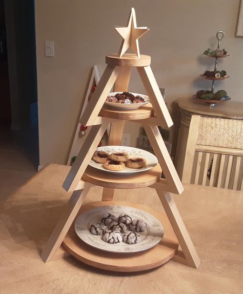 Handmade Wooden Candle Holders, 3 Tier Wooden Stand, Display Risers Ideas, Wood Christmas Projects Diy Ideas, Christmas Diy Wood Projects, Easy Christmas Wood Crafts To Sell, Wooden Christmas Decorations Diy, Scrap Wood Christmas Crafts, Stocking Stand Diy