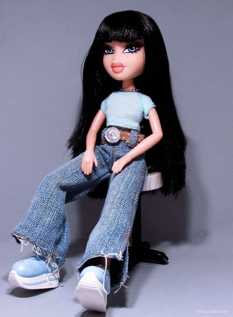 Bratz Outfits, Bratz Doll Makeup, Black Bratz Doll, Bratz Doll Outfits, Brat Doll, Bratz Girls, Doll Aesthetic, Doll Makeup, Bratz Doll