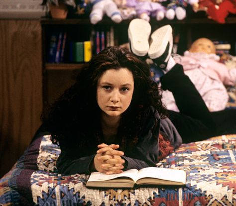 Darlene Conner, Roseanne Tv Show, Tv Moms, Sara Gilbert, Facts For Kids, Middle Child, Celebrity Kids, Yahoo News, Badass Women