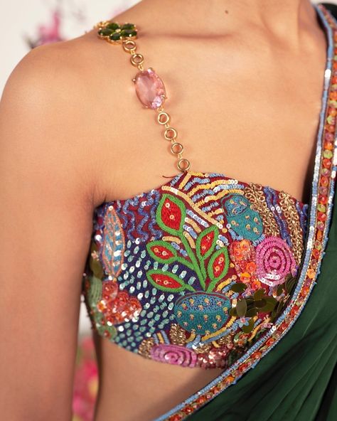 Your mehendi look ☘️🌿🌱 Find it on Fabilicious ♥️✨ WhatsApp us on +91 99992 89222 for any queries 🌟Made to Measure 🌟Personal service with VC for measurements 🌟 Trusted Brand #indianwedding #linkinbio #indiandesigner #weddingcollection #new #weddingguest #newcollection #sangeet #glam #mehendi #saree #indianwedding #sangeet #summerwedding #red #bridallehenga #indianbride Sangeet Saree Outfit, Strap Blouse Designs, Mehendi Saree, Mehendi Look, Trendy Festival Outfits, Indian Dress Up, Indian Outfits Lehenga, Backless Blouse Designs, Fashionable Saree Blouse Designs