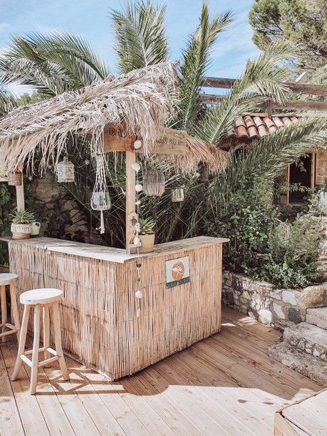 Tiki Bar Ideas For Party, Tiki Bar Ideas Diy, Bar Ideas For Party, Diy Tiki Bar, Tiki Party Decorations, Pool Bar Design, Bar Ideas Diy, Mallorca Party, Tiki Bar Ideas