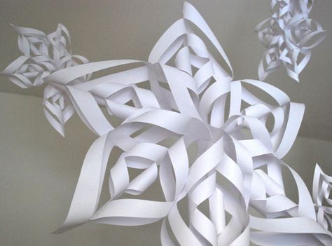 Snowflake Origami, Paper Snowflakes Easy, Winter Wonderland-party, 3d Paper Snowflakes, Winter Wonderland Decorations, Dance Decorations, 3d Snowflakes, Snowflake Patterns, Snowflake Craft