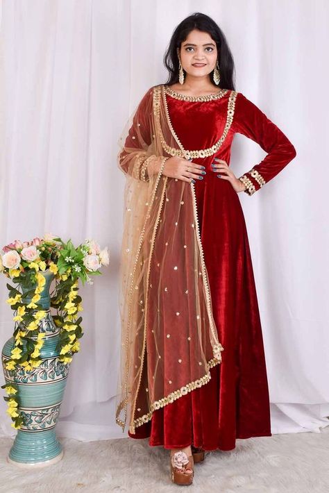 wedding dress Velvet Kurti Design, Velvet Anarkali Suits, Velvet Anarkali, Velvet Kurti, Anarkali With Dupatta, Girls Winter Dresses, Velvet Dress Designs, Beautiful Casual Dresses, Kurti Neck Designs