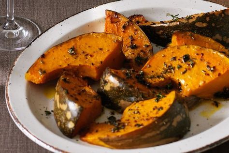 Wedges Recipe, Vegetarian Nutrition, Roasted Pumpkin, Roast Pumpkin, Roasted Meat, Sunday Roast, Baked Pumpkin, Winter Food, Dinner Time