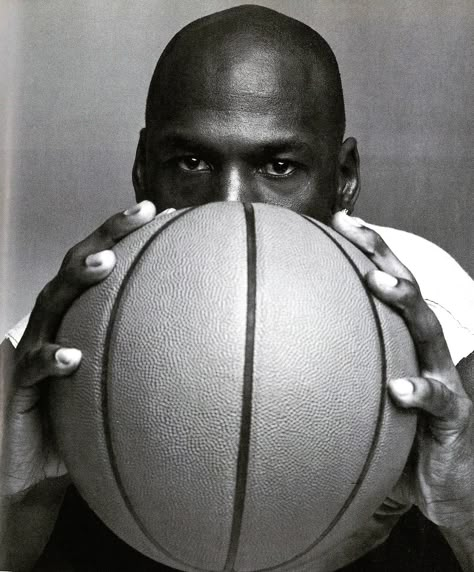 Basketball Books, Jordans Aesthetic, Michael Jordan Photos, Jeffrey Jordan, Herb Ritts, Summer Sport, Hoop Dreams, Basketball Posters, Photoshop Pics