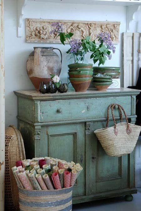 How to Bring a French Country Feel? (even if you have a modern house) French Country Colors, Rococo Interior, Vintage French Furniture, French Country Interiors, Decorating Rules, Vibeke Design, A Modern House, Deco Champetre, Cottage Shabby Chic