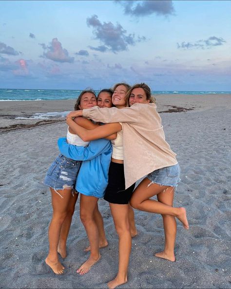 Spring Break Ideas With Friends, Spring Break Girls Trip, Spring Break Friends Photo Ideas, Seaside Spring Break, Besties Photos, Bsf Pics, Family Spring Break, Bff Pics, Friends Pics