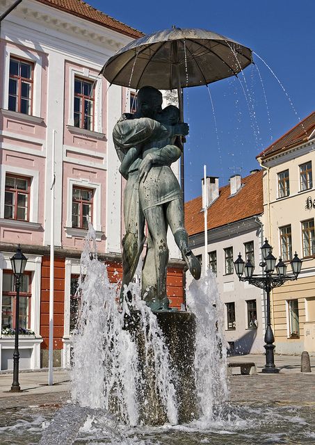 Tartu Kissing Students Statue by t.devinney, via Flickr Baltics Travel, Tartu Estonia, Baltic Cruise, Estonia Travel, Baltic Region, Baltic Countries, Eastern Europe Travel, Travel Globe, Baltic States