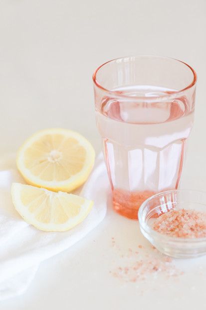 The benefits of drinking pink salt water by LaurenConrad.com Himalaya Salt, Himalayan Salt Benefits, Salt Detox, Japanese Water, Colon Cleanse, Himalayan Pink Salt, Pink Salt, Detox Cleanse, Lemon Water