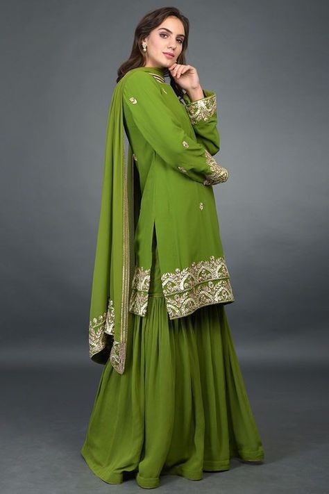 Dress For Mehndi Function, Garara Pattern, Dress For Mehndi, Haldi Dresses, Mehndi Function, Suit With Dupatta, Dresses Pakistani, Gota Patti Work, Function Dresses