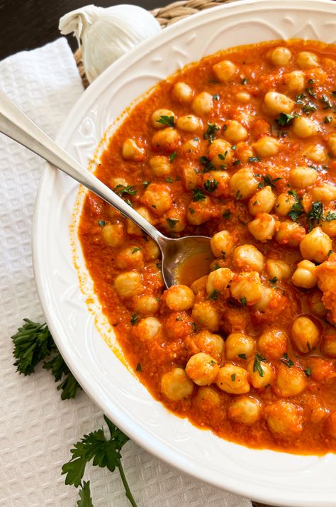 Spain On A Fork Recipes, Garbanzo Bean Recipes, Chickpea Recipe, Food Spain, Rice Lentils, Spanish Table, Simply Food, Roasted Pepper Sauce, Spanish Paella