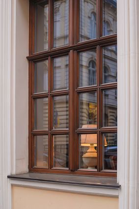 Wooden Frame Window, Window Wood Frame Exterior, Windows Wood Frame Modern, Window Grill Colour, Windows Colour Ideas, Brown Window Frames, Wood Window Design, Modern Wooden Window Design, French Window Design