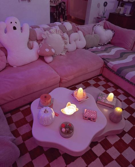 Cute Couches Living Room, Apartment Inspo Living Room, Cute Couches, Cute Apartment Living Room, Fluffy Couch, Cute Couch, Cute Apartment, Dopamine Decor, Pastel House