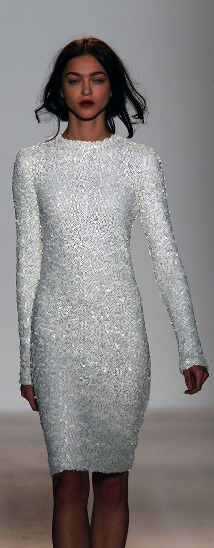 Gorgeous white sequined dress . Designer unknown. White Sequin Dress, Looks Party, Little White Dresses, Rachel Zoe, White Fashion, Sloth, Sequin Dress, White Wedding, Dress To Impress