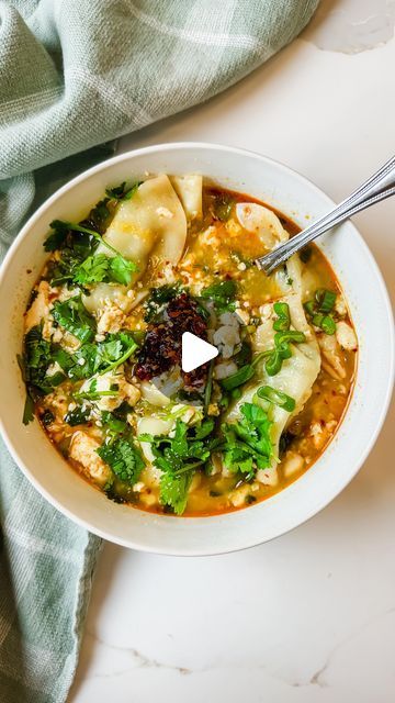 36K views · 1.3K likes | Christina | Healthy & Easy Family Dinners on Instagram: "6 ingredient dinner idea 💡 follow @easyeatsdietitian for more easy dinners ♥️

This is my high protein take on the viral dumpling soup that was originally posted by @bridgettesheri 

Yall, she killed this recipe! I’m officially addicted! 

What you’ll need: 
• 1-2 tbs of chili crunch (I personally prefer @momofukugoods over the TJ brand) but Trader Joe’s also has their chili onion crunch that you can use!! 
• 1 bag of dumplings (I used the shrimp gyoza from TJs but I would probably go for the wontons next time because this fell apart a bit- although the flavor is DIVINE)
• 1 - (16.9 oz) @kettleandfire carton of turmeric ginger bone broth. You can also use any other flavor of bone broth you’d like. (I used bo Ginger Bone Broth, Shrimp Gyoza, Chili Onion Crunch, Chili Crunch, Dumpling Soup, Dumplings For Soup, Wontons, Easy Family Dinners, Healthy Easy