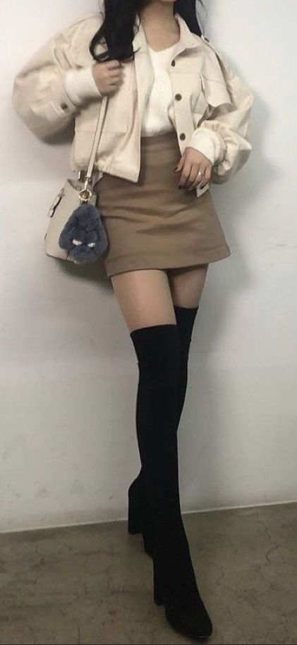 Korean Boots Outfit, Casual Beige Knee-high Socks For Fall, Knee-length Winter Mini Skirt, Trendy One Size Winter Knee-high Socks, Korean Knee Lace Up Boots, Korean Knee High Boots Outfit, Korean Cute Outfits, Knee High Boots Outfit Fall, Korean Outfits Casual