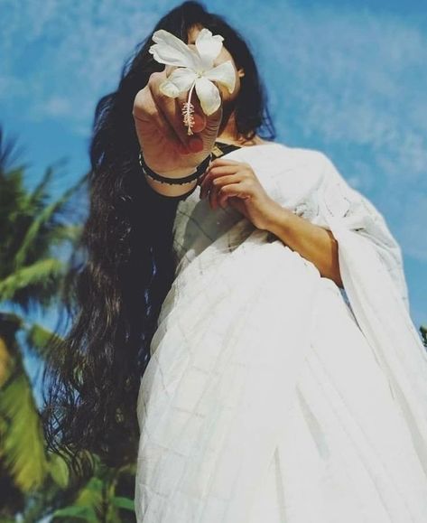 Hiding Face With Flowers, Self Potraits Idea Photography At Home, Instagram Ideas Post Photos, Back Side Photo Pose, Photo Poses With Flowers, Pongal Photoshoot, Aesthetic Saree Photography, Status Pic, Saree Photography