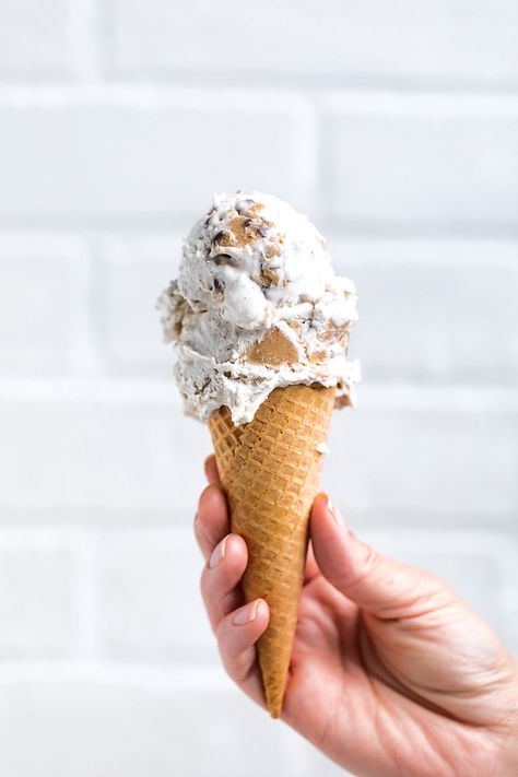 Vegan Cookie Dough Ice Cream - Make It Dairy Free Vegan Cookie Dough Ice Cream, Vegan Ice Cream Recipes, Best Vegan Ice Cream, Almond Ice Cream, Vegan Ice Cream Recipe, Gluten Free Ice Cream, Vegan Cookie, Vegan Cookie Dough, Healthy Food Habits