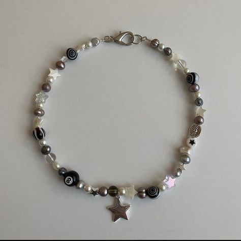 Aesthetic Grunge Jewelry, Beaded Bracelets Aesthetic Grunge, Random Bead Necklace, Grunge Beaded Jewelry, Star Bead Necklace, Star Beaded Necklace, Beads Bracelet Design Aesthetic, Aesthetic Bead Bracelets, Bead Bracelets Aesthetic