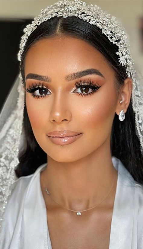 Eyeliner Bride Makeup, Wedding Makeup For Brown Eyes Winged Eyeliner, Make Up Ideas For Bride, Neutral Bride Makeup Wedding Day, Wedding Elegant Makeup, Glamorous Makeup Wedding, Bride Makeup Inspiration, Winged Eyeliner Bridal Makeup, Wedding Hairstyles Black Women With Veil