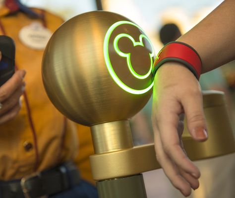 disney-magic-band Disney Parque, Disney Magic Bands, Magic Bands, Walt Disney World Vacations, Disney Planning, All I Ever Wanted, Disney World Tips And Tricks, Disney Tips, Disney Dining