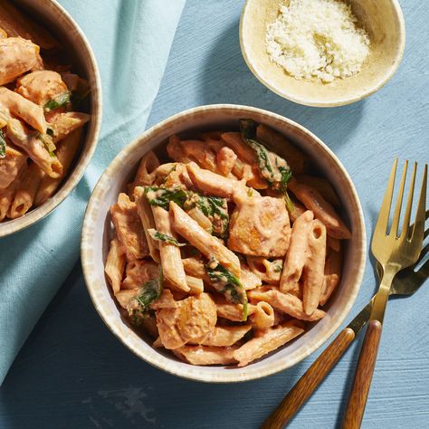 Creamy Penne alla Vodka with Chicken & Spinach Penne Alla Vodka With Chicken, Vodka Penne, Protein Pasta Recipes, Penne Vodka, High Protein Pasta, Penne Alla Vodka, Spinach Chicken, Eating Well Recipes, Alla Vodka