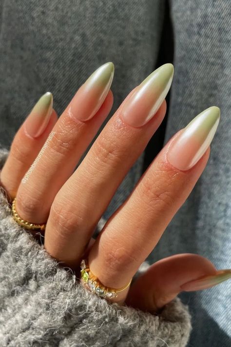 Pastel Ombre Nails, Mint Green Nails, Mint Nails, Gloomy Weather, Thanksgiving Nail Designs, Green Nail Art, Chrome Nail Art, Chrome Nails Designs, Manicure Colors