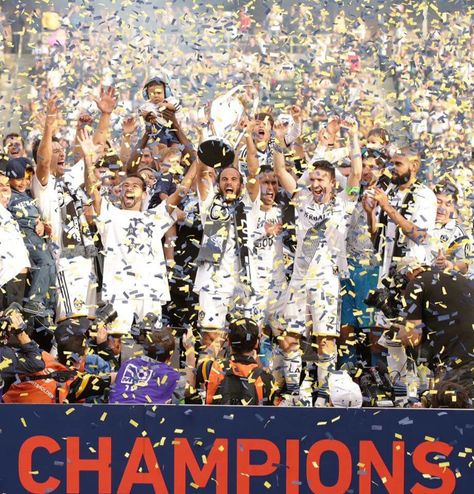 2014 MLS CUP Champions.. LA Galaxy La Galaxy Soccer, Usa Soccer, Mail Organizer, Sporty Girls, New Theme, Yahoo Mail, Mls, Photo Wall, Soccer