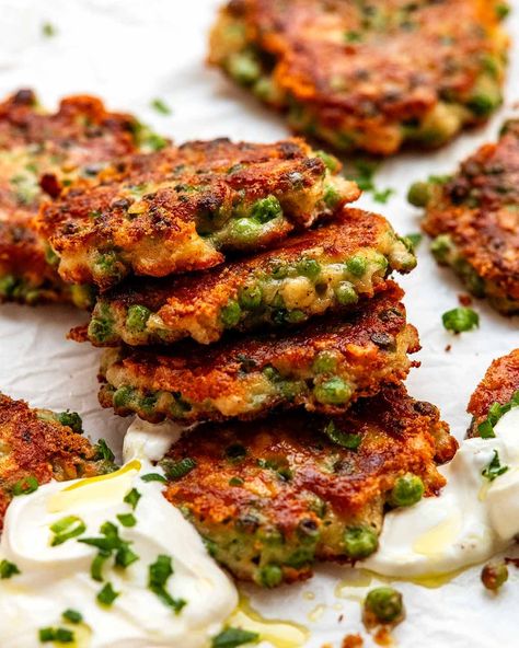 Crispy pea fritters Frozen Pea Recipes, Mushroom Fritters, Breakfast Fritters, Rice Fritters, Pea Fritters, Veggie Fritters, Potato Pasta, Crispy Cheese, Recipetin Eats