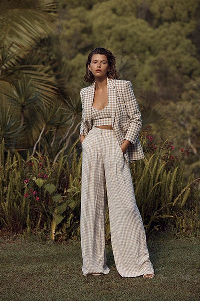 Beach Couture, Neutral Color Outfits, Ny Outfits, Scanlan Theodore, Exude Confidence, Sophia Bush, Summer Heels, Woman Suit Fashion, Summer Suits