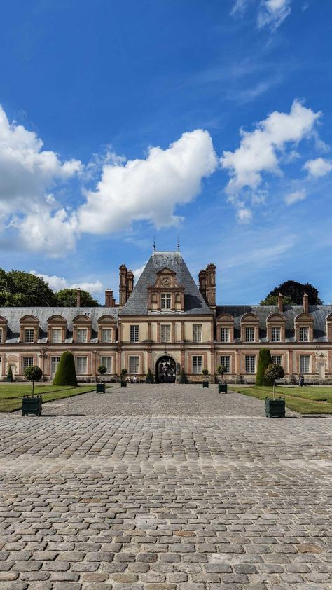 The exterior of the Chateau at Fontainebleau in France - This chateau, or palace was the beginning of the Renaissance in France.  Many artists worked on this palace and a style known as School of Fontainebleau was developed and can be attributed to this place. Fontainebleau Palace, Palace Of Fontainebleau, Chateau House, Castle Mansion, Iberian Peninsula, Royal Crowns, French Architecture, Royal Residence, The Chateau