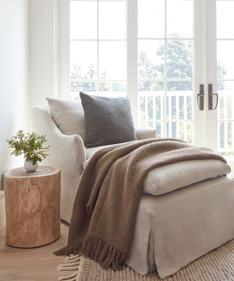 Alpaca Throw Blanket, Earthy Coastal Living Room, Jenni Kayne Living Room, Jenni Kayne Bedroom, Mountain Bedroom Ideas, Jenni Kayne Home, Transitional Living Room Decor, Earthy Modern, Cabin Inspiration