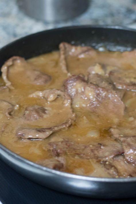 These is a very easy round steak and gravy recipe, but it is SO GOOD and juicy! Round Steak Recipes Stovetop, Oven Baked Round Steak Recipes, Bottom Round Steak Recipes Easy, Baked Round Steak Recipes, Smothered Round Steak And Gravy, Beef Round Steak Recipes Oven, Round Steak And Gravy In Oven, Tenderized Round Steak Recipes Easy, Round Steak Recipes Oven