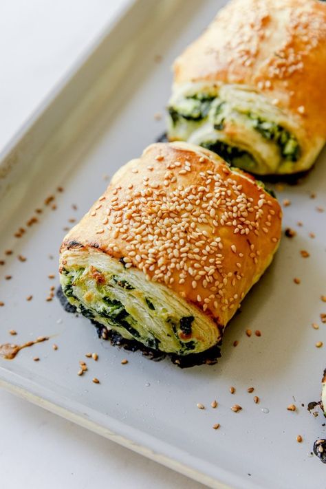 Filled Puff Pastry, Ricotta Rolls, Puff Pastry Recipes Savory, Spinach And Ricotta, Easy Lunch Ideas, Spinach Ricotta, Savory Pastry, Puff Pastry Recipes, Spinach Recipes