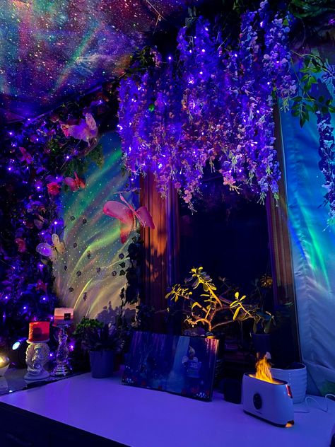 A dreamy work environment! Mythical Creatures Decorations, Glowy Room Aesthetic, Avatar Quinceanera, Avatar Themed Room Decor, Pandora Room Avatar, Crystal Themed Room, Pandora Inspired Room, Magic Forest Room, Enchanted Forest Room Ideas