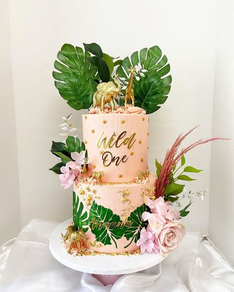 Pink Safari Cake Ideas, Wildone Birthday Cake, Pink Wild One Cake, She’s A Wild One Birthday Cake, Pink Safari Cupcakes, Pink Wild One Birthday Party, Diy Wild One Cake, She’s A Wild One Birthday Decor, The Wild One First Birthday Girl