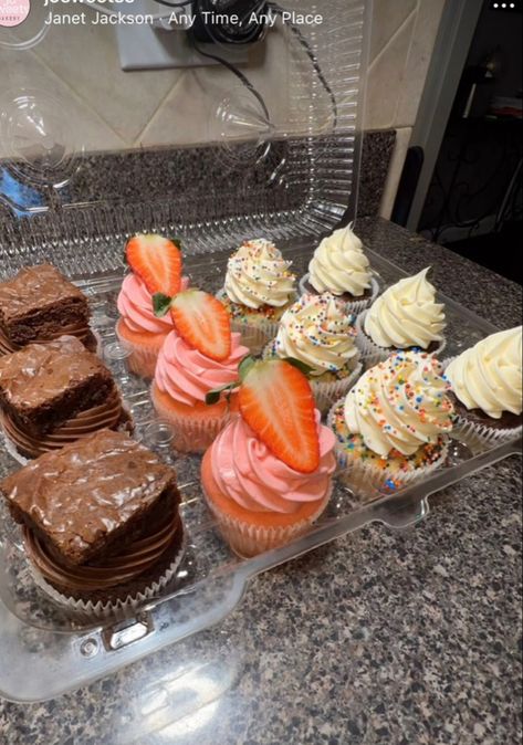 Selling Treats Ideas, Small Business Bakery Ideas, Selling Desserts From Home, Sweets Business Ideas, Treat Ideas To Sell, Snack Business Ideas, Bake Sell Ideas, Selling Desserts, Selling Baked Goods From Home