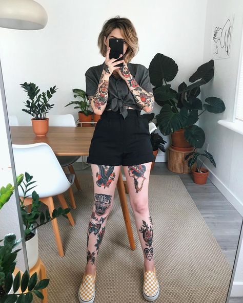 noelle on Instagram: “making a child go 2 Sephora with me rn, thoughts and prayers accepted.” Tatooed Woman Aesthetic, Tattooed Girl Aesthetic, Body Covered In Tattoos, Tattoo Outfit, Thrift Flip Clothes, Tattooed Girl, Tattoo Fashion, Chic French Style, Female Tattoos