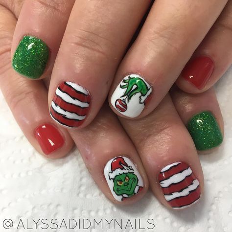 Elf Movie Nails, Short Grinch Nails, Christmas Grinch Nails, Grinch Nail Designs, Christmas Gel Nail Designs, Grinch Nail Art, Grinch Christmas Nails, Christmas Pedicure, Grinch Nails